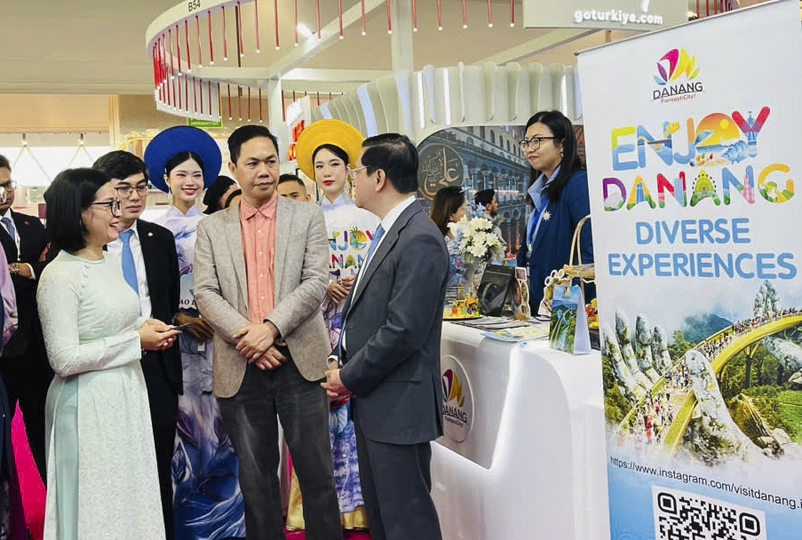 تبلیغ دانانگ - جذابترین مقصد برای بازدیدکنندگان هندی در سال ۲۰۲۵ در نمایشگاه SATTE - عکس ۱. Quảng bá Đà Nẵng – điểm đến hấp dẫn nhất đối với khách Ấn Độ trong năm 2025 tại Hội chợ SATTE - Ảnh 1.