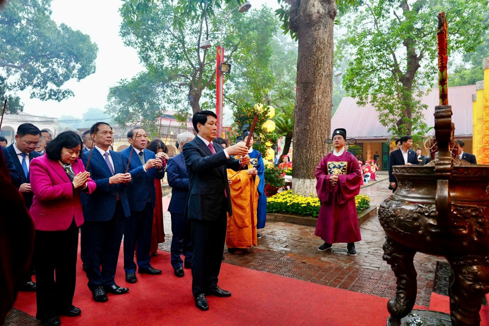 Chủ tịch nước Lương Cường dâng hương - khai xuân Ất Tỵ tại Hoàng thành Thăng Long - Ảnh 2.