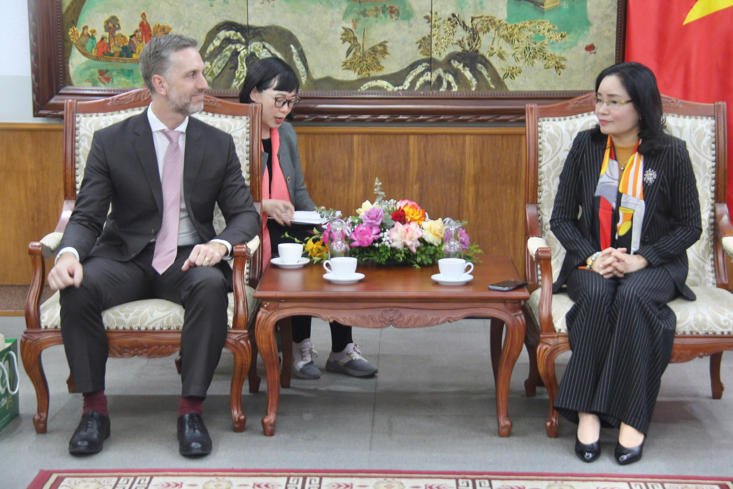 Ministerstvo kultury, sportu a cestovního ruchu - UNFPA posilují spolupráci v oblasti prevence a boje proti domácímu násilí - Foto 1. Bộ VHTTDL- UNFPA tăng cường hợp tác trong phòng, chống bạo lực gia đình - Ảnh 1.