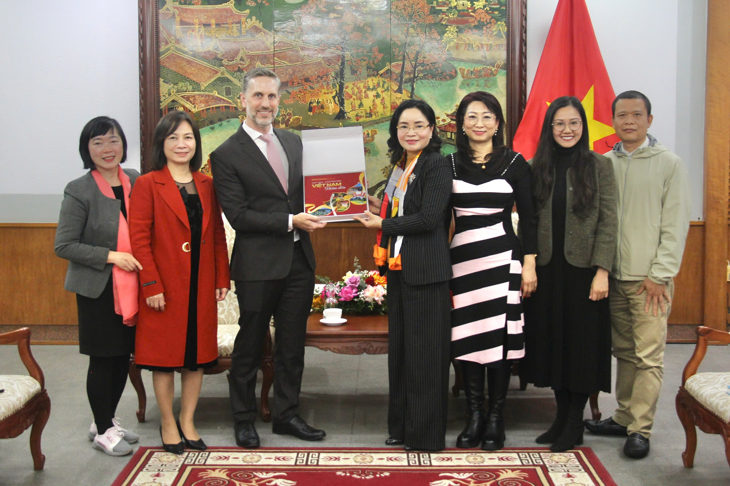 Ministerstvo kultury, sportu a cestovního ruchu - UNFPA posilují spolupráci v oblasti prevence a boje proti domácímu násilí - Foto 3. Bộ VHTTDL- UNFPA tăng cường hợp tác trong phòng, chống bạo lực gia đình - Ảnh 3.