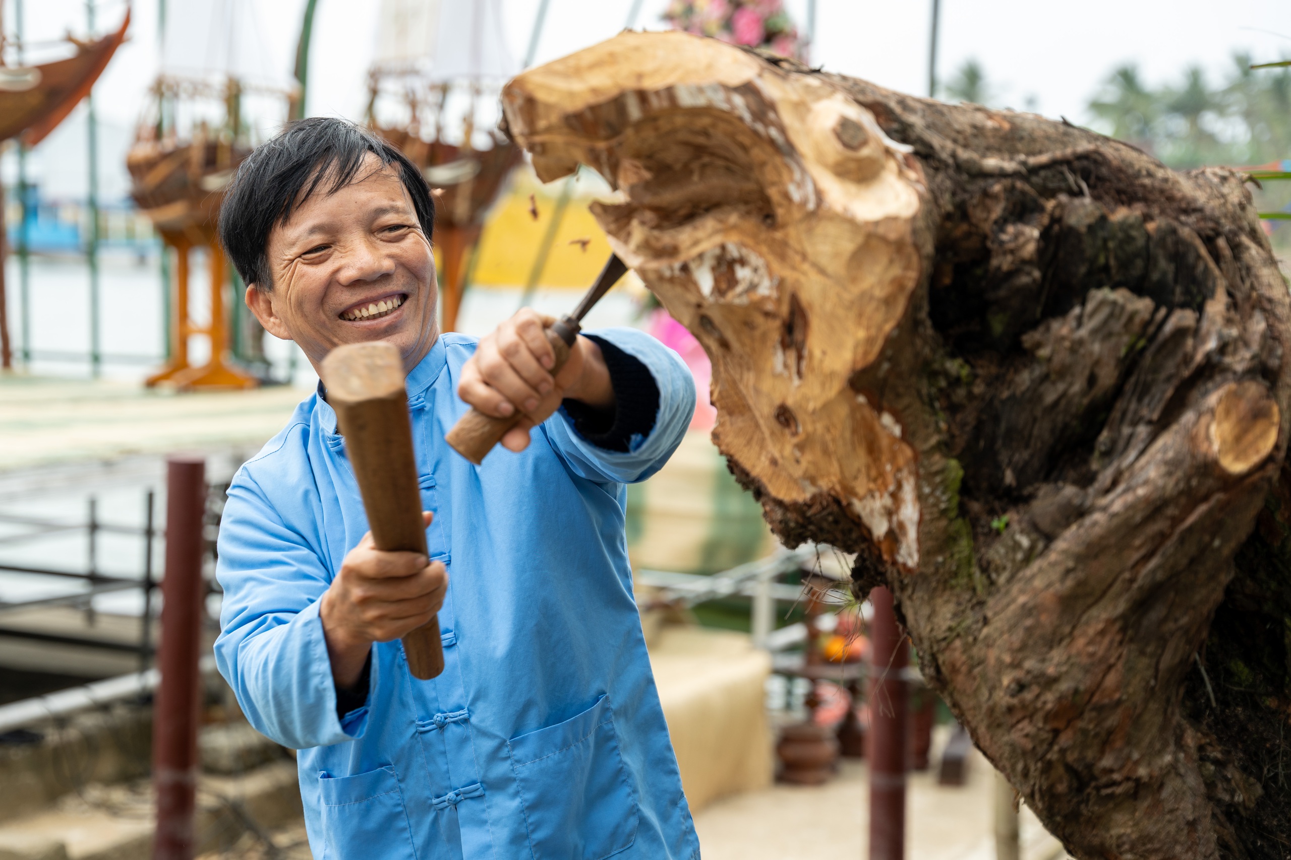 Du khách hào hứng trải nghiệm đan thúng, dệt chiếu…tại ngày hội làng nghề truyền thống Kim Bồng - Ảnh 14.