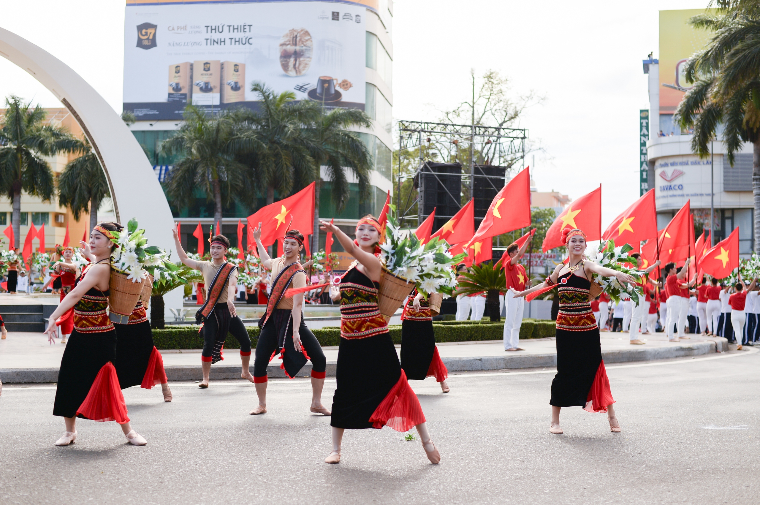 Đậm đà bản sắc Tây Nguyên trong Lễ hội Đường phố 2025 “Buôn Ma Thuột - Điểm đến của cà phê thế giới&quot; - Ảnh 4.