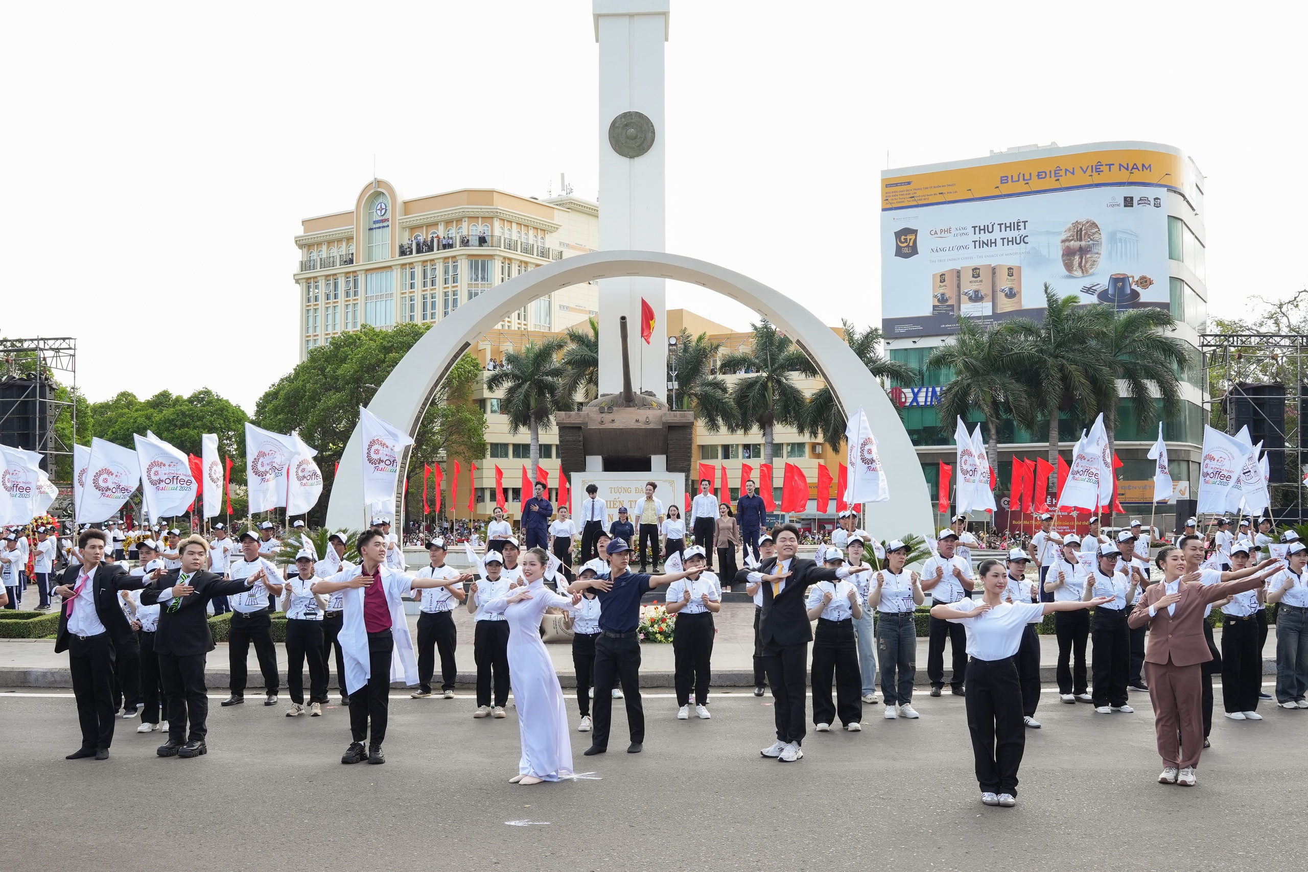 Đậm đà bản sắc Tây Nguyên trong Lễ hội Đường phố 2025 “Buôn Ma Thuột - Điểm đến của cà phê thế giới&quot; - Ảnh 6.