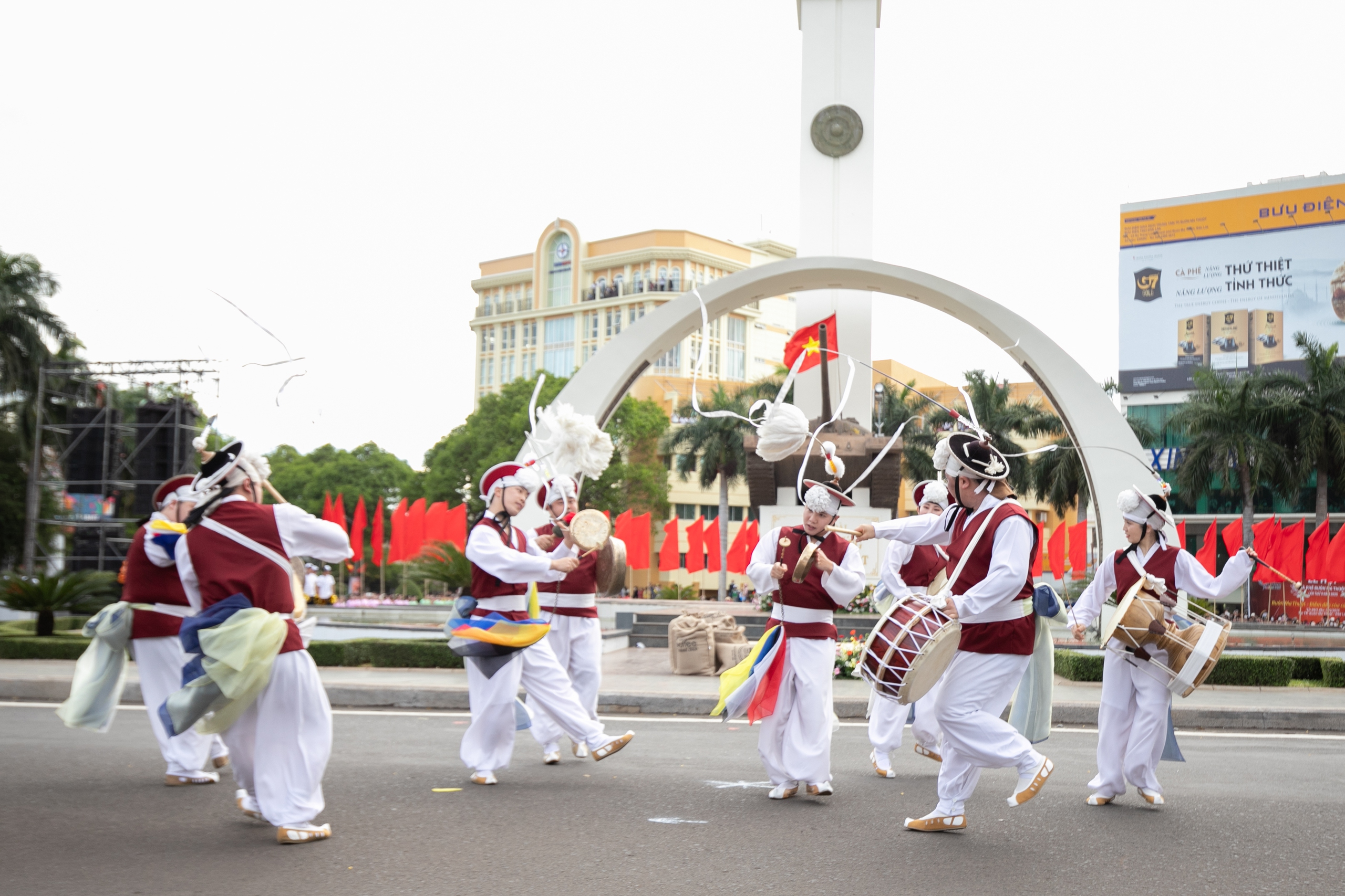 Đậm đà bản sắc Tây Nguyên trong Lễ hội Đường phố 2025 “Buôn Ma Thuột - Điểm đến của cà phê thế giới&quot; - Ảnh 8.