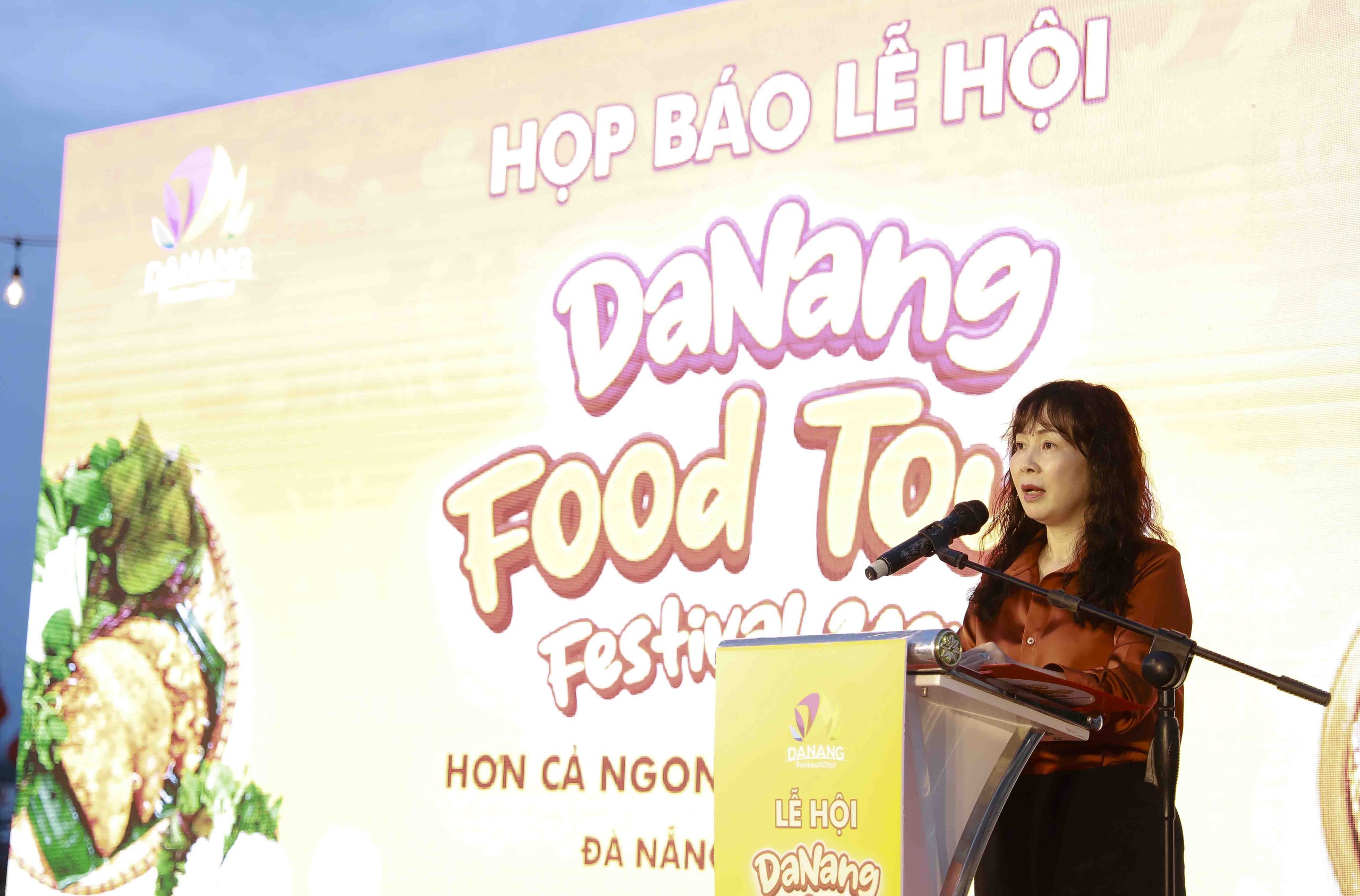Danang Food Tour Festival 2025: Mempromosikan Danang sebagai tujuan kuliner terkemuka di wilayah ini - Foto 2. Lễ hội Đà Nẵng Food Tour 2025: Quảng bá Đà Nẵng là điểm đến ẩm thực hàng đầu trong khu vực - Ảnh 2.