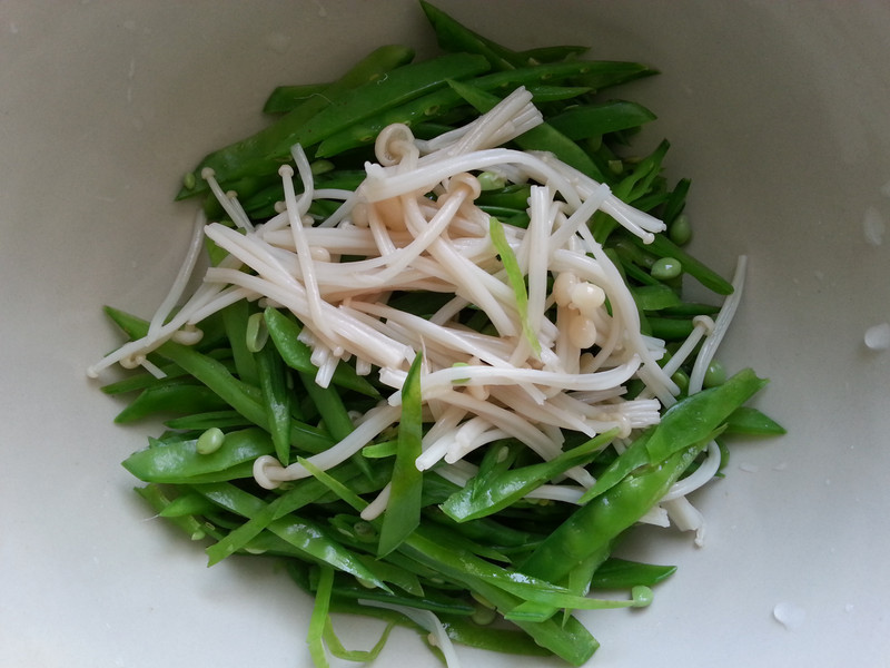 salad-dau-tuyet-va-nam-kim-cham-5-17421395168411722407971-1742142418958-17421424190852040592423.jpg