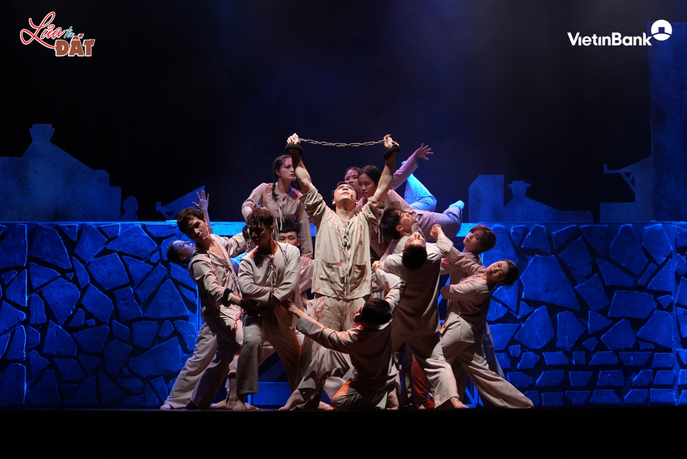 뮤지컬 Vở nhạc kịch “Lửa từ Đất”: Thành công từ đêm diễn đầu tiên - Ảnh 1.