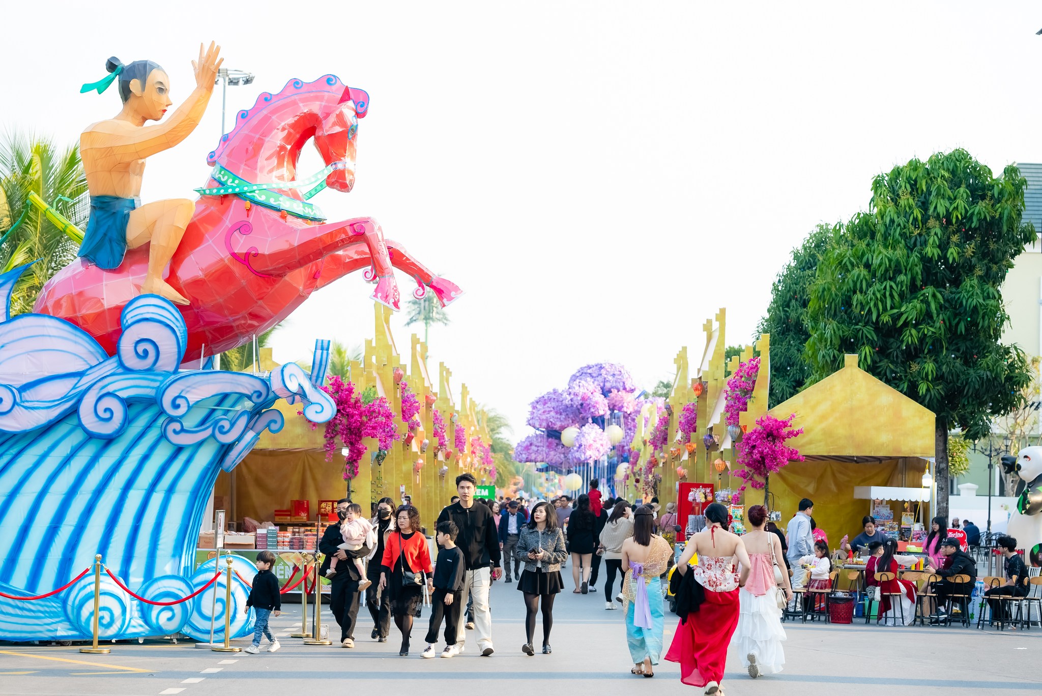 En «kickstart» Tet-sesong for unge mennesker etter 58 dager fordypet i den magiske verdenen til Vietnams største vårfestival – Bilde 1. Mùa Tết “bội thu” của giới trẻ sau 58 ngày đắm chìm trong thế giới diệu kỳ của Lễ hội Xuân lớn nhất Việt Nam - Ảnh 1.