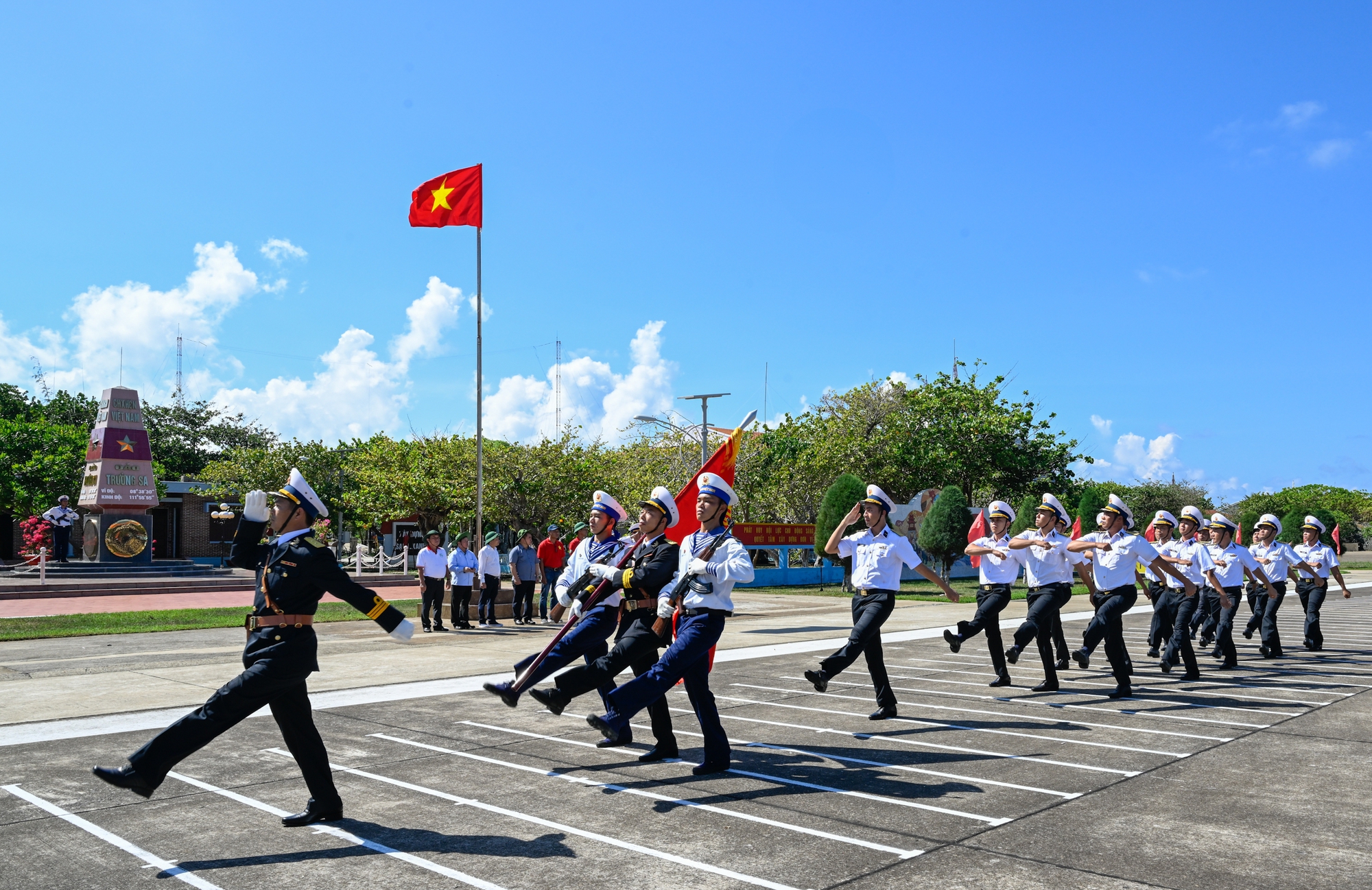 Công bố nhiều tài liệu, hình ảnh quý về &quot;Hoàng Sa, Trường Sa - Tổ quốc nơi đầu sóng&quot; - Ảnh 10.