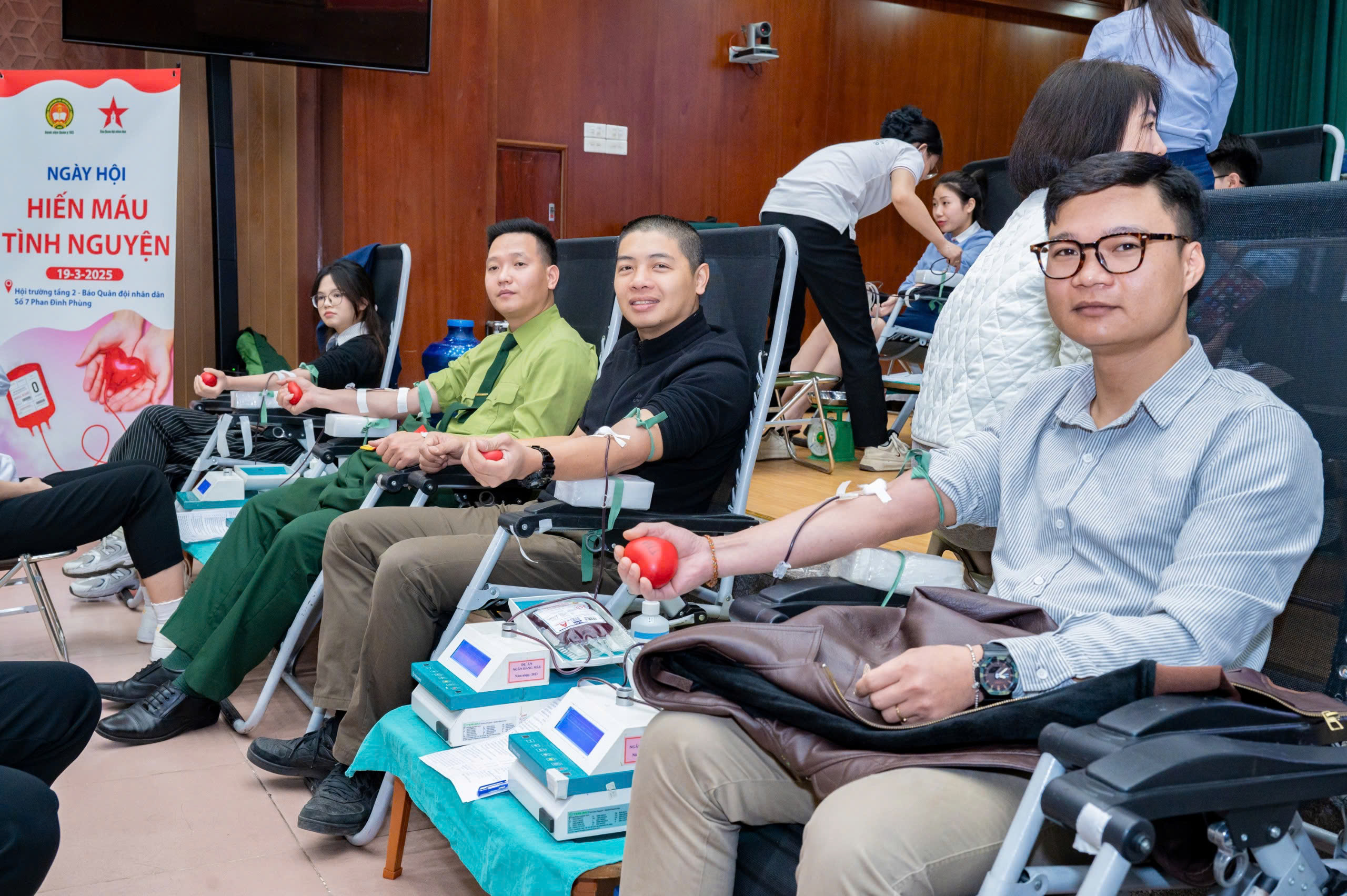 Lan tỏa tinh thần hiến máu cứu người tại ngày hội “Tháng Ba trao giọt hồng yêu thương” - Ảnh 11.