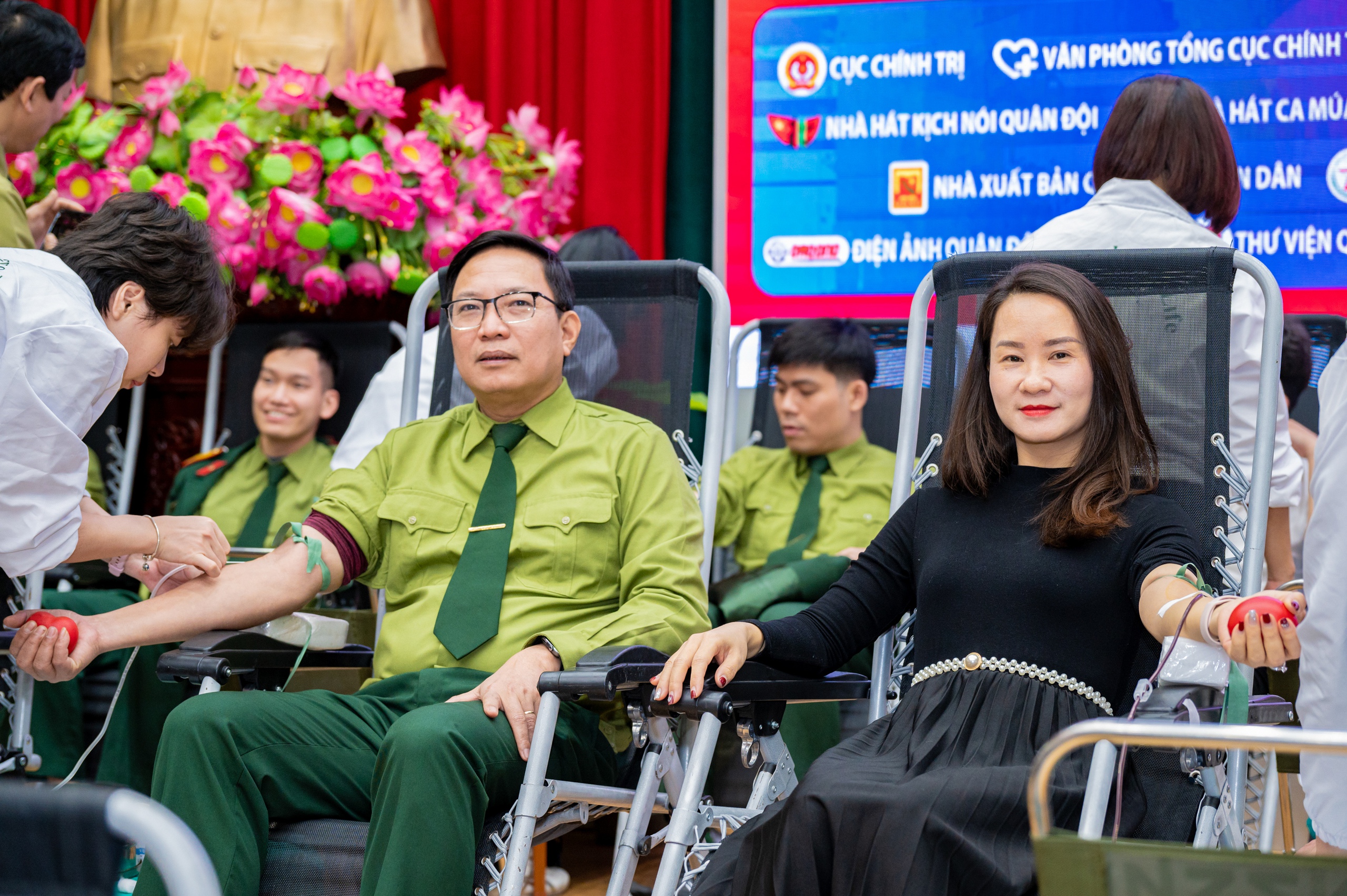 Lan tỏa tinh thần hiến máu cứu người tại ngày hội “Tháng Ba trao giọt hồng yêu thương” - Ảnh 10.