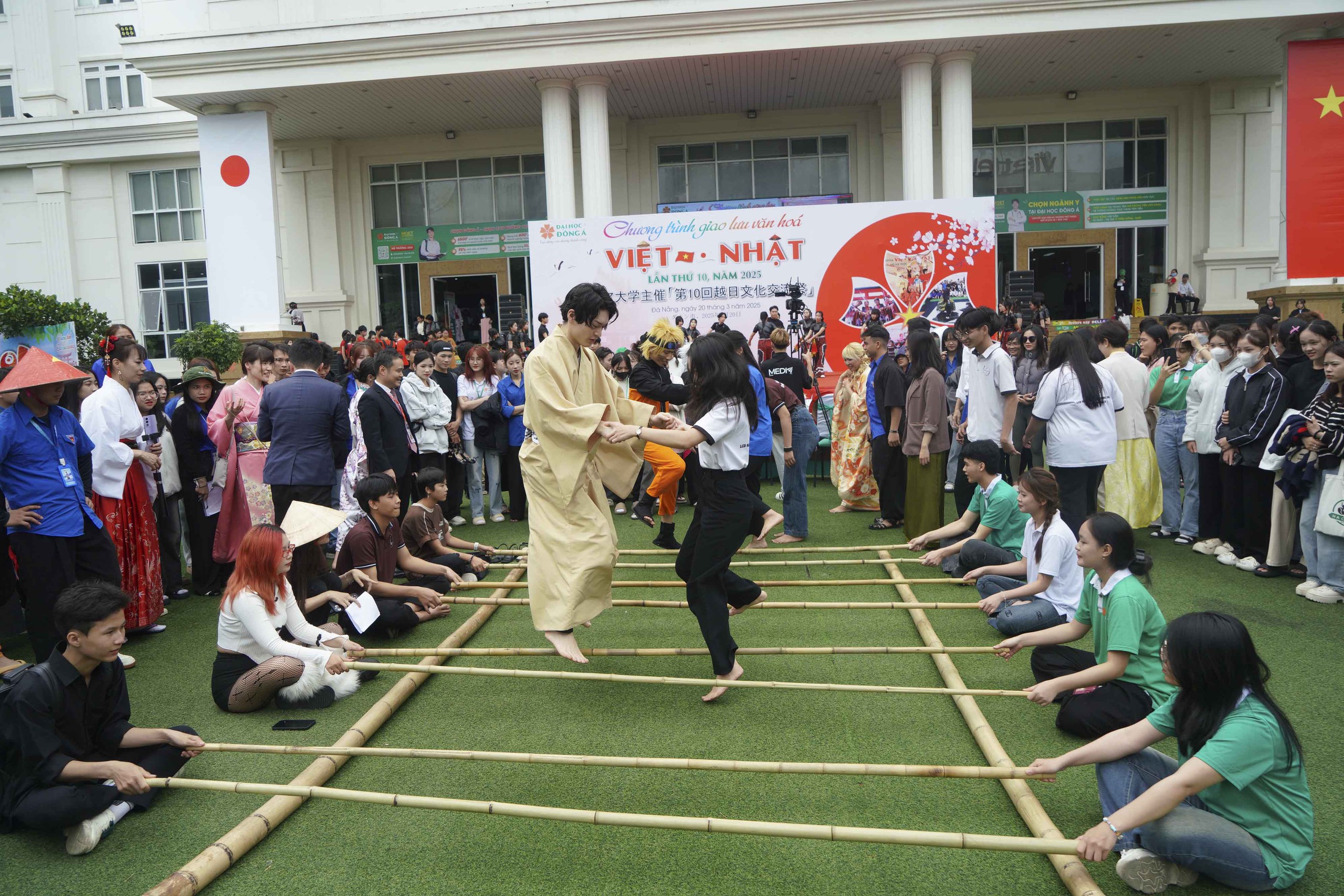 Hlavní události 10. ročníku vietnamsko-japonského kulturního výměnného programu - Foto 4. Đặc sắc chương trình giao lưu văn hoá Việt – Nhật lần thứ 10 - Ảnh 4.