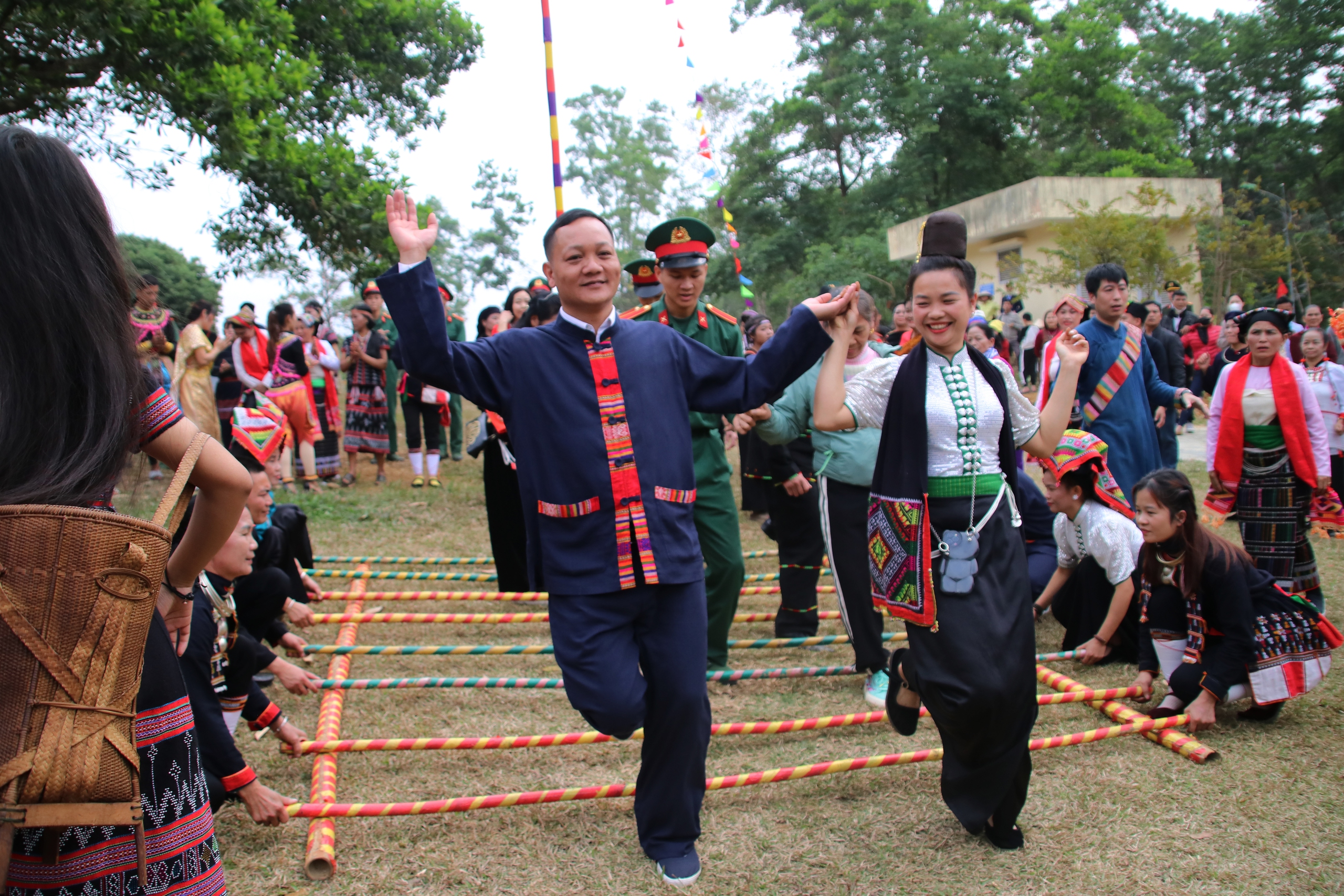 Ειδική σειρά δραστηριοτήτων  Chuỗi hoạt động đặc sắc “Tuổi trẻ với văn hóa truyền thống” - Ảnh 1.