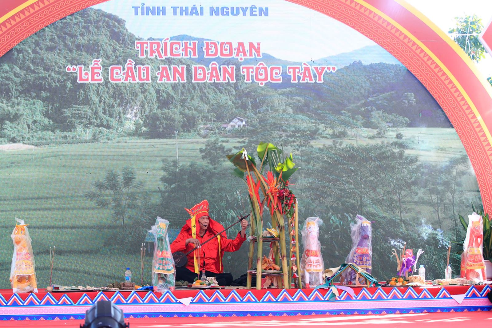 Ειδική σειρά δραστηριοτήτων «Νεολαία με παραδοσιακό πολιτισμό» - Φωτογραφία 2. Chuỗi hoạt động đặc sắc “Tuổi trẻ với văn hóa truyền thống” - Ảnh 2.