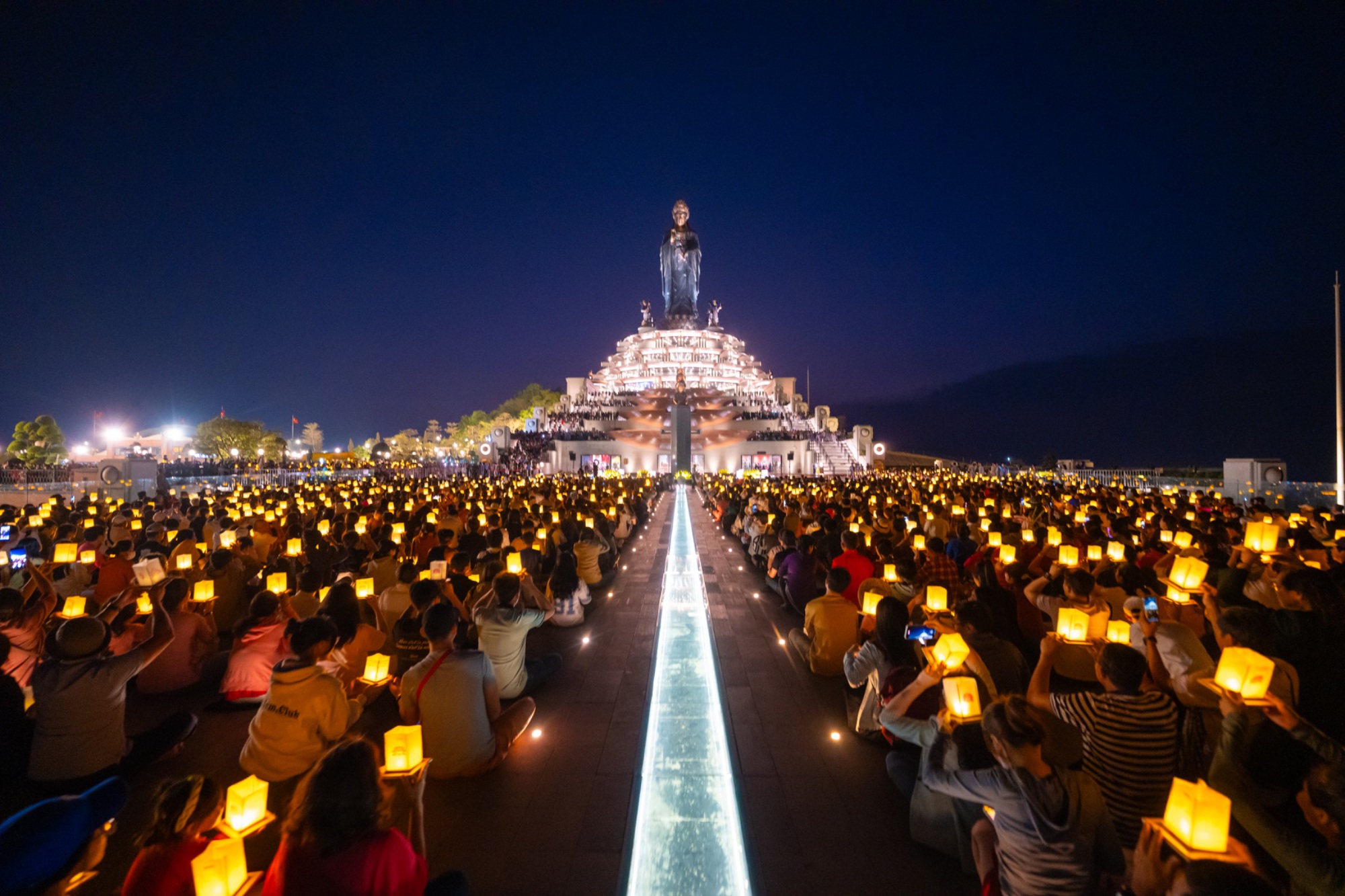 Candlelight prayer ceremony for global peace to be held in Vesak 2025 - Ảnh 1.