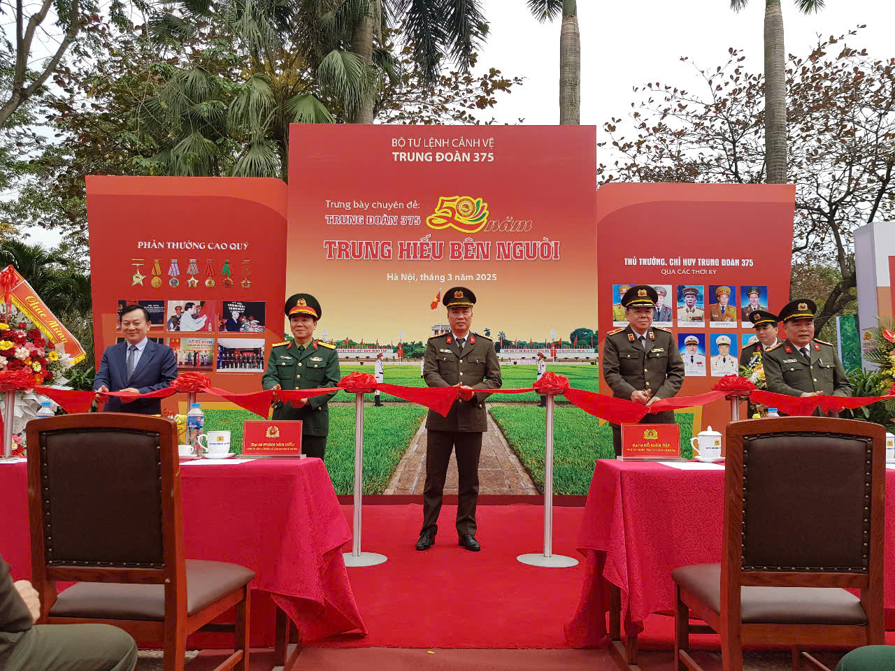 ការណែនាំរូបថត និងឯកសារចំនួន 300 នៅពិព័រណ៍ Giới thiệu 300 ảnh, tư liệu tại Triển lãm