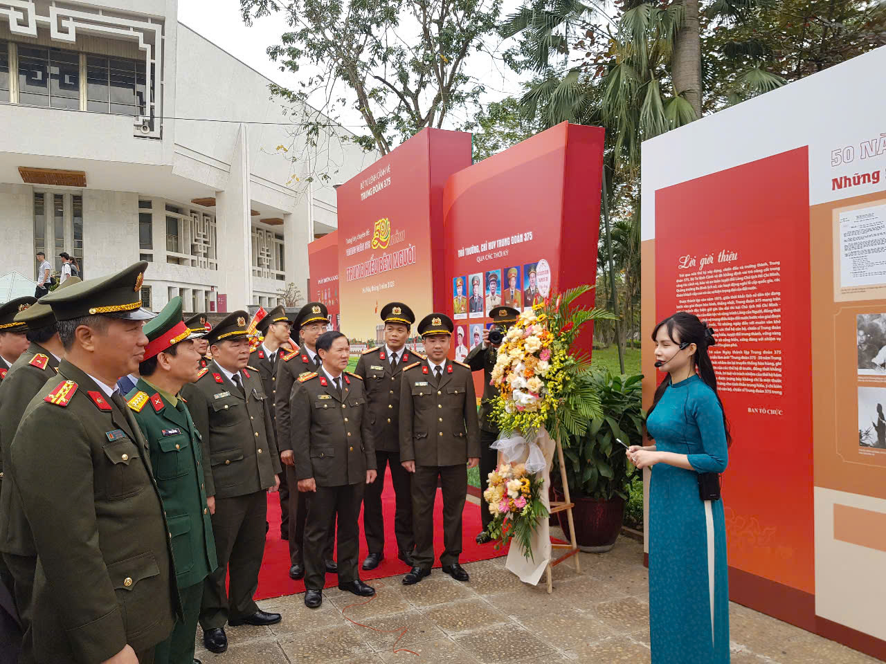 ការណែនាំរូបថត និងឯកសារចំនួន 300 នៅពិព័រណ៍ Giới thiệu 300 ảnh, tư liệu tại Triển lãm