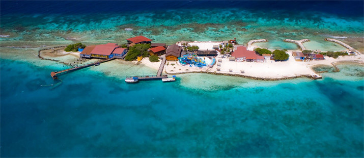 Các đảo nằm ngoài vành đai bão ít bị ảnh hưởng bởi thời tiết khắc nghiệt như Aruba, Barbados, Bonaire và Curacao