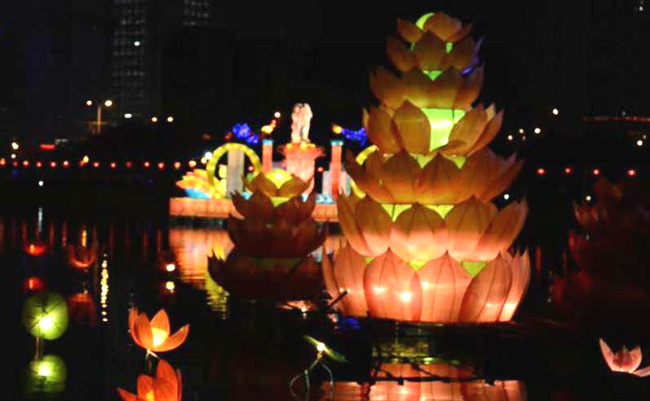 Du lịch đêm hoa đăng Ninh Kiều