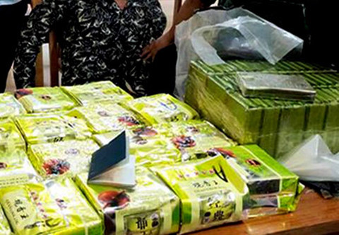 Bắt 3 người Lào vận chuyển 52 bánh heroin và 25 kg ma túy đá - ảnh 2