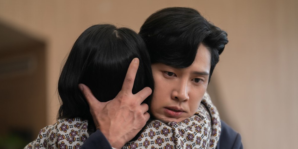 Hóa ra kết cục của phản diện The Glory này đã được báo trước chỉ bằng... 2 gói đồ ăn vặt? - Ảnh 1. Hóa ra kết cục của phản diện The Glory này đã được báo trước chỉ bằng... 2 gói đồ ăn vặt? - Ảnh 1.