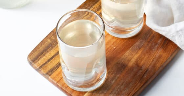 Loại nước trong veo như nước lọc nhưng có mùi, có vị, giúp giảm huyết áp, ngăn ngừa sỏi thận