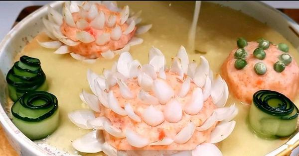 1 món ngon dễ làm và đẹp như những bông sen rực rỡ lại giúp dưỡng da mịn căng, giảm nếp nhăn