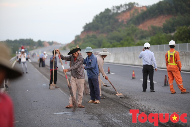 Hình ảnh sửa chữa mặt đường cao tốc hơn 34.000 tỷ hư hỏng - Ảnh 5.