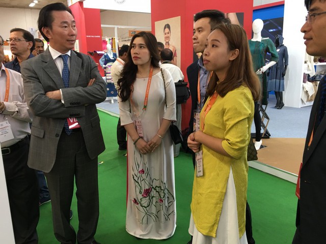 Việt Nam gây ấn tượng tại Hội chợ Quốc tế Lụa tại Ấn Độ - Ảnh 2.