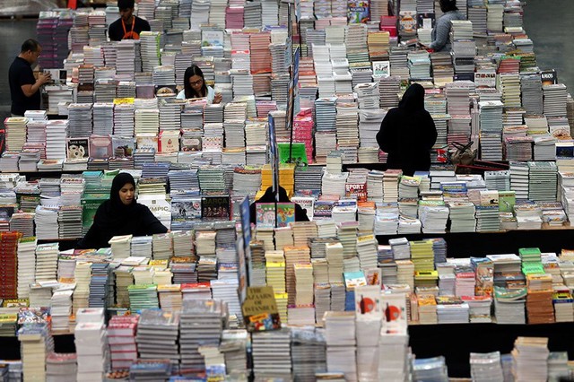 Choáng” với siêu chợ sách hơn 3 triệu cuốn được giảm giá tới 80% - Ảnh 1.