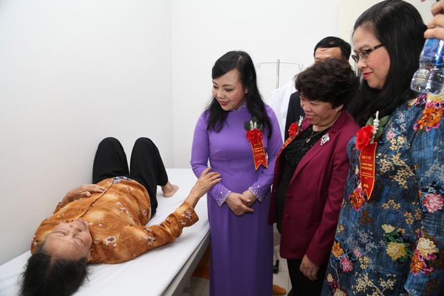 Phó Thủ tướng Vũ Đức Đam dự lễ khánh thành cơ sở 2 Bệnh viện Bạch Mai, Việt Đức  - Ảnh 3.