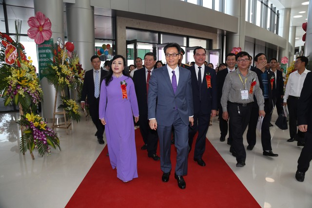 Phó Thủ tướng Vũ Đức Đam dự lễ khánh thành cơ sở 2 Bệnh viện Bạch Mai, Việt Đức  - Ảnh 1.