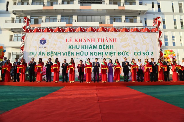 Phó Thủ tướng Vũ Đức Đam dự lễ khánh thành cơ sở 2 Bệnh viện Bạch Mai, Việt Đức  - Ảnh 5.