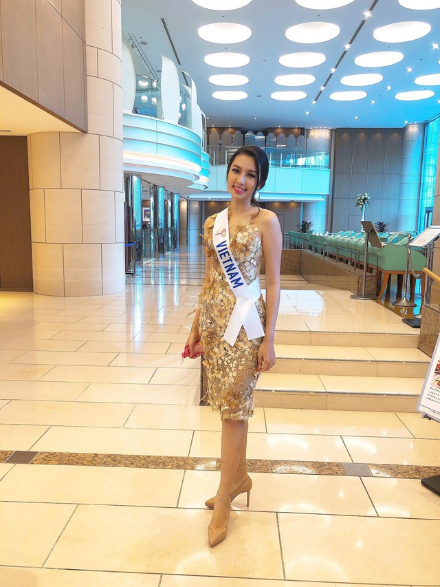 Quay clip nói 6 thứ tiếng, Nguyễn Thúc Thùy Tiên gây bất ngờ với khả năng ngoại ngữ tại Hoa hậu Quốc tế 2018 - Ảnh 3.