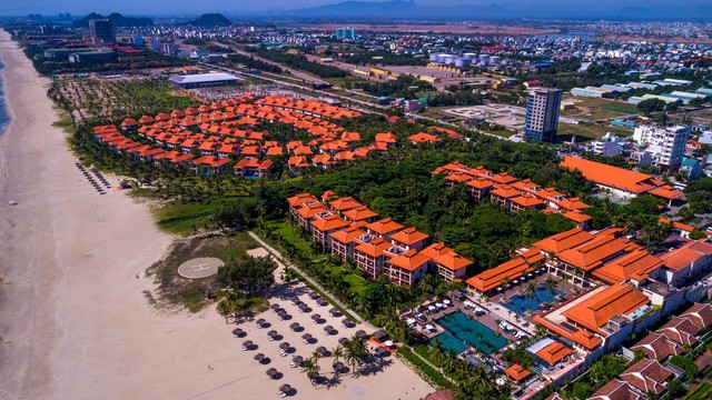 Cận cảnh khu nghỉ mát ở Đà Nẵng được trao chứng nhận “Sen Xanh - The Ultimate in Luxury” - The Guide Award  - Ảnh 1.