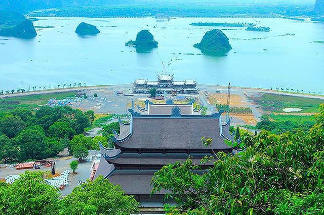Cận cảnh thiên thạch 600.000USD và ngôi chùa lớn nhất Việt Nam - Ảnh 3.
