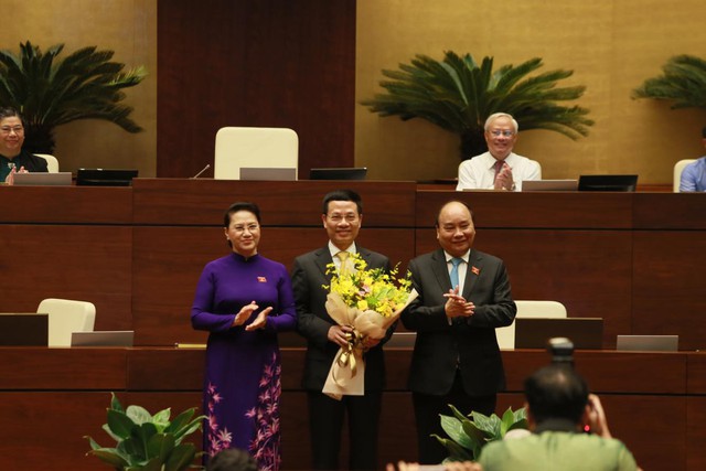 Ông Nguyễn Mạnh Hùng chính thức làm Bộ trưởng Bộ Thông tin và Truyền thông - Ảnh 1.