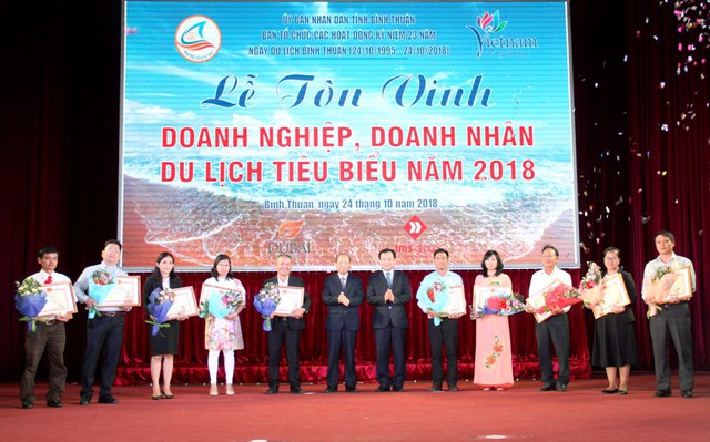 Bình Thuận tôn vinh doanh nghiệp, doanh nhân du lịch tiêu biểu 2018 - Ảnh 1.