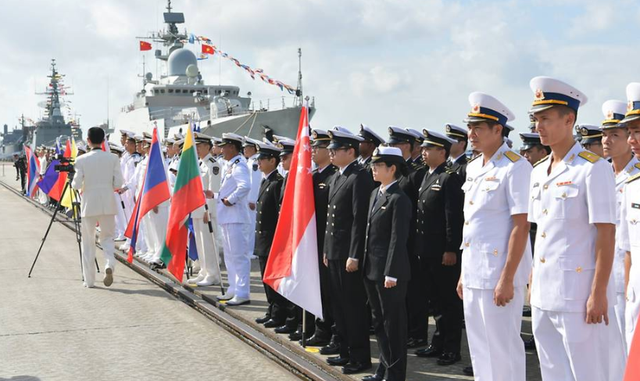 Việt Nam lên tiếng việc điều tàu tập trận chung với ASEAN và Trung Quốc - Ảnh 1.