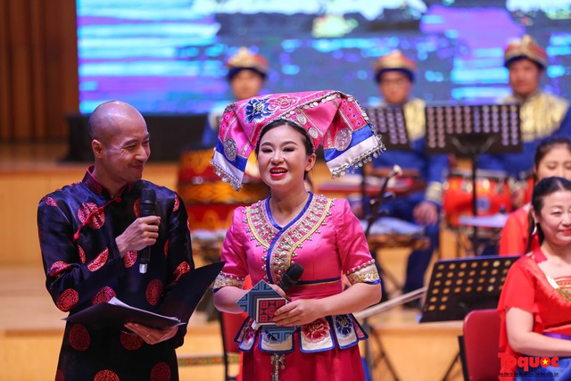 Nghệ sĩ Trung Quốc thể hiện ca khúc Hồ Chí Minh đẹp nhất tên Người bằng tiếng Việt  - Ảnh 9.