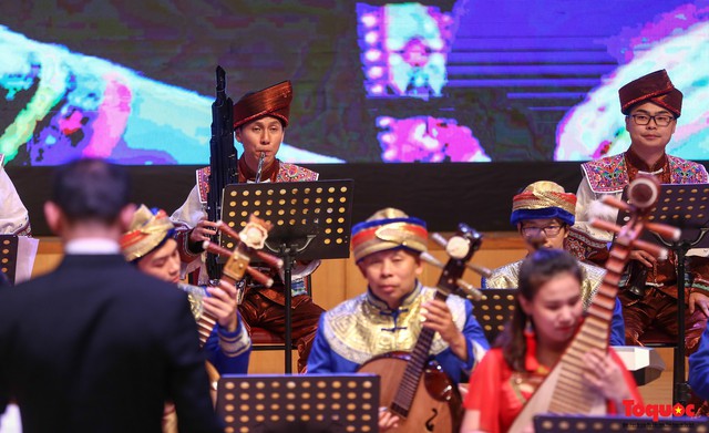 Nghệ sĩ Trung Quốc thể hiện ca khúc Hồ Chí Minh đẹp nhất tên Người bằng tiếng Việt  - Ảnh 8.