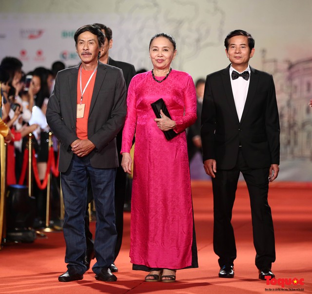 Hình ảnh rực rỡ thảm đỏ Liên hoan phim quốc tế Hà Nội - Ảnh 8.