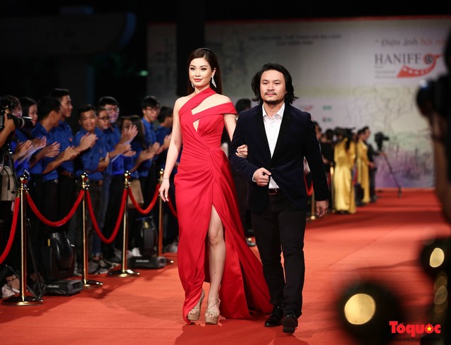 Hình ảnh rực rỡ thảm đỏ Liên hoan phim quốc tế Hà Nội - Ảnh 21.
