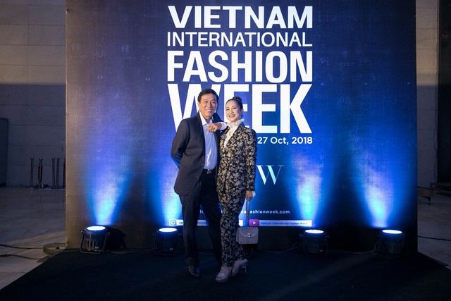 BTV Hoài Anh gợi cảm tại thảm đỏ tuần lễ Thời trang Quốc tế Việt Nam  - Ảnh 5.