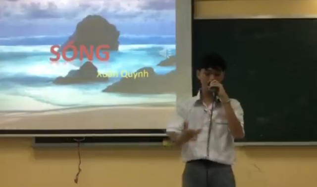 Đọc bài thơ Sóng trên nền nhạc, học sinh lớp 12 khiến MXH dậy sóng  - Ảnh 1.