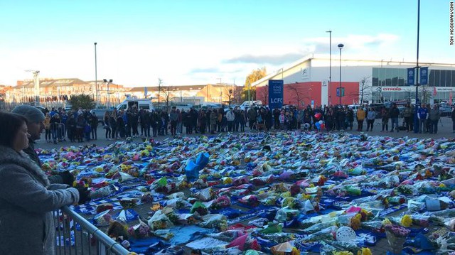 Chủ tịch Leicester City tử nạn: Vì sao người các fan lại “nặng lòng” như vậy? - Ảnh 1.