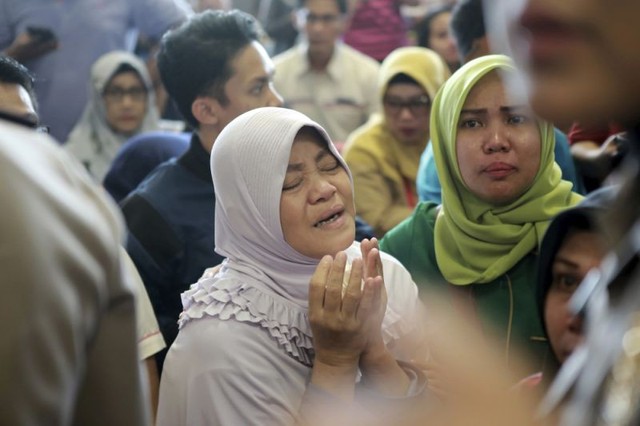 Máy bay Indonesia gặp nạn: Hi vọng mong manh và cơ hội phép màu - Ảnh 2.