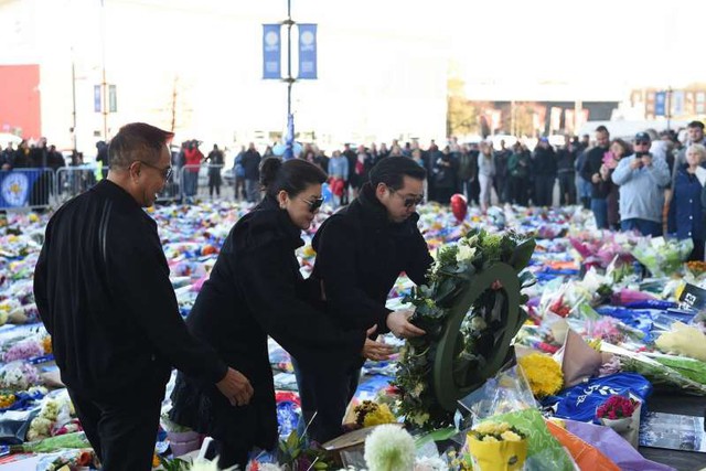 Hình ảnh đầu tiên gia đình Chủ tịch Leicester City tại hiện trường vụ tai nạn - Ảnh 2.