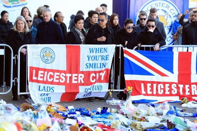 Hình ảnh đầu tiên gia đình Chủ tịch Leicester City tại hiện trường vụ tai nạn - Ảnh 3.