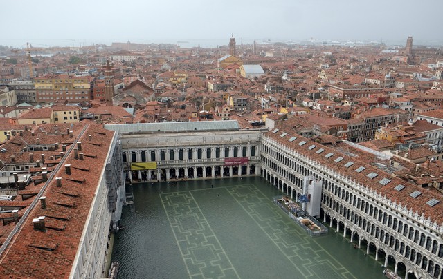Ngắm nhìn một Venice vẫn vô cùng lãng mạn kể cả khi bị ngập gần thành bể bơi - Ảnh 1.